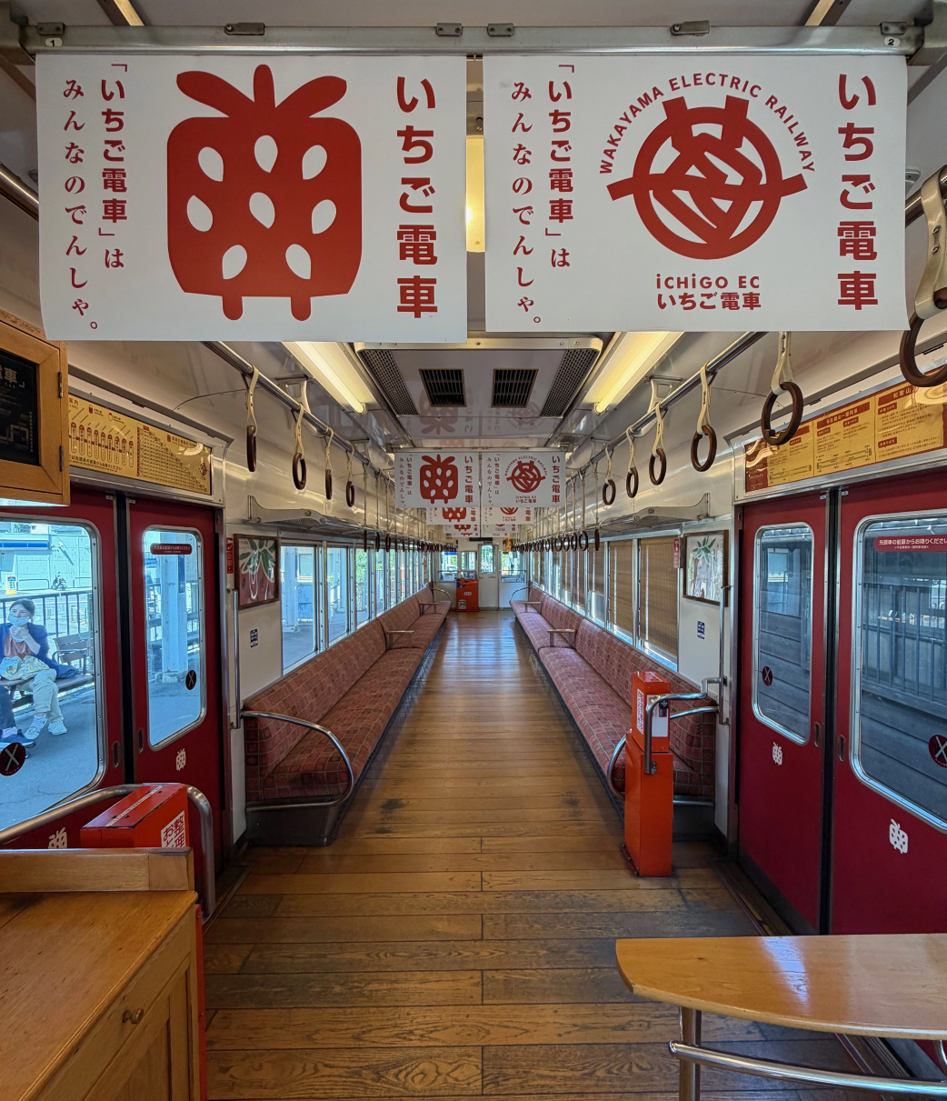 The interior of the Ichigo Densha